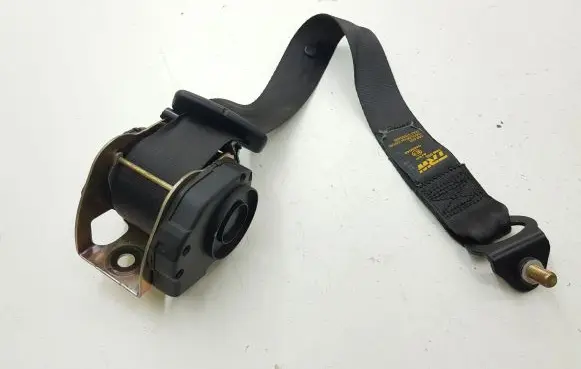 Middle seatbelt (rear)