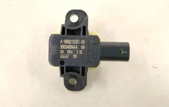 Mercedes-Benz B W246 W242 Airbag deployment crash/impact sensor 1668210351 A1668210351