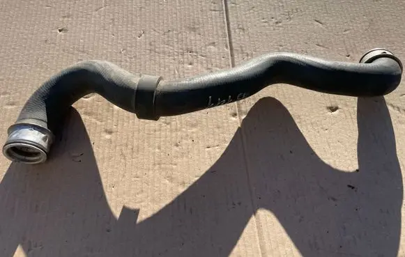 Engine coolant pipe/hose