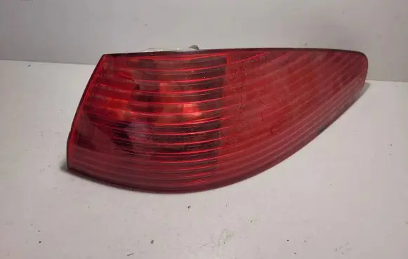 Peugeot 607 Rear/tail lights 2543D