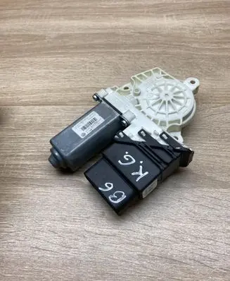 Volkswagen PASSAT B6 Rear door window regulator motor 3C9959703