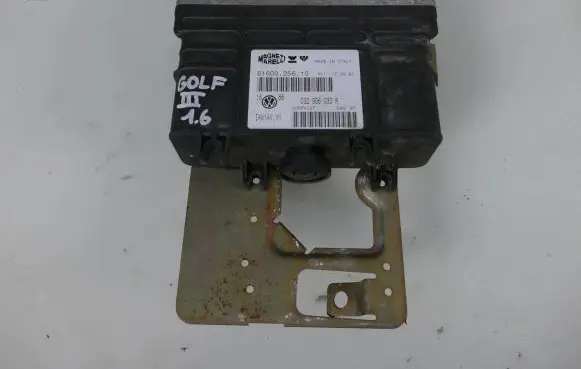 Volkswagen Golf III Engine control unit/module 032906030R