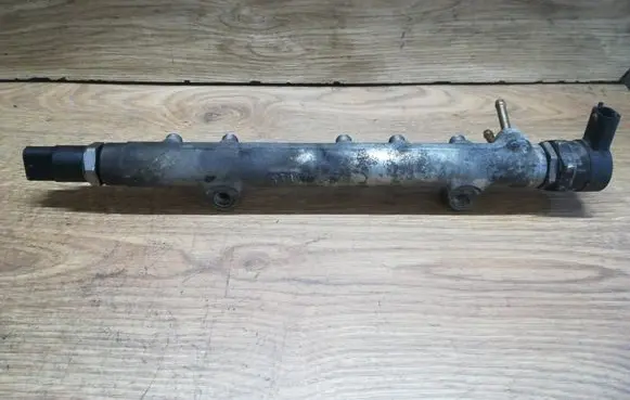 Toyota Yaris Fuel main line pipe 2328033010 0281002507 10083786