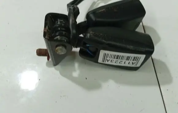 KIA Ceed Middle seatbelt buckle (rear) 