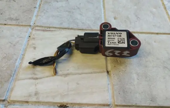 Volvo V50 Airbag deployment crash/impact sensor 30737138