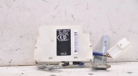 Toyota Prius (XW20) Door central lock control unit/module 8999247020