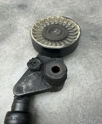 Opel Vectra C Alternator belt tensioner F821512