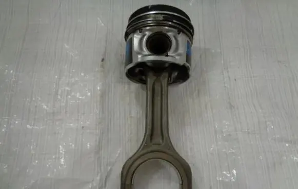 Citroen Berlingo Piston with connecting rod 619