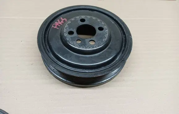 Volkswagen PASSAT B8 Crankshaft pulley 04L105243