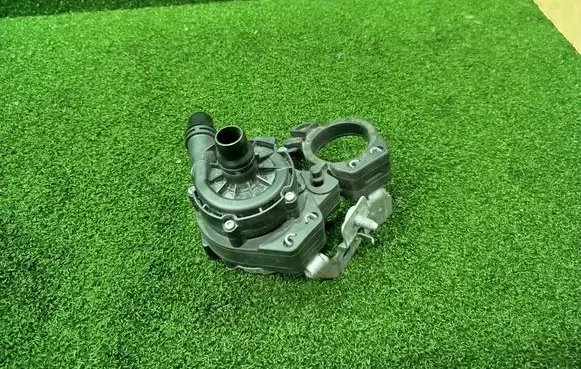 Peugeot 3008 II Electric auxiliary coolant/water pump 9818812580 0392024019 20210312