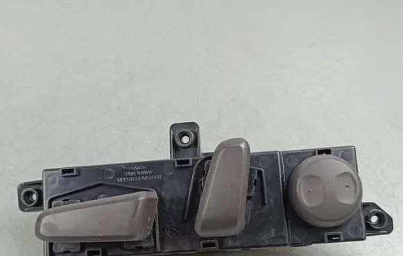 Hyundai Santa Fe Seat control switch TMA511812170043 88070S2020