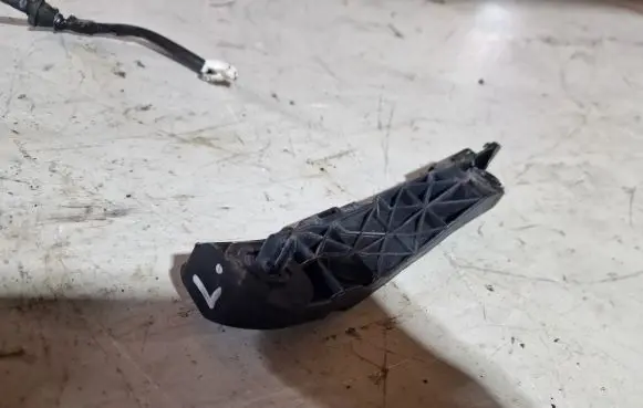 Toyota RAV 4 (XA30) Front bumper mounting bracket