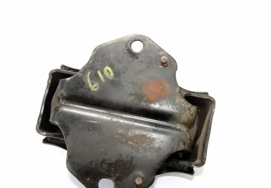 Mitsubishi Pajero Engine mount bracket MR374898