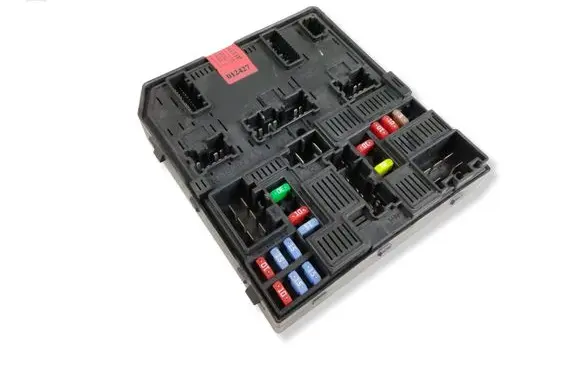 Nissan Pulsar Fuse module 284B73ZL0A
