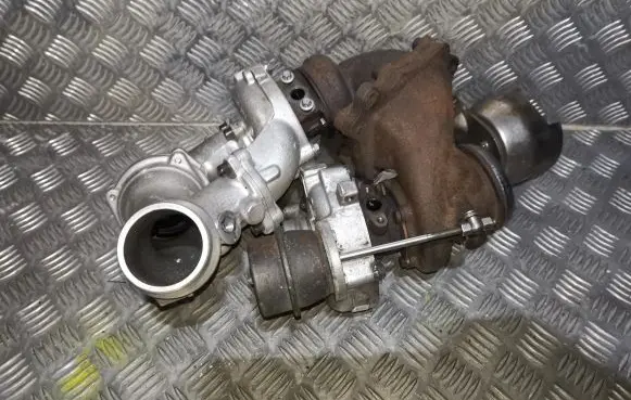 Mercedes-Benz E W212 Turbo A6510902880 A6510901586 6510903480