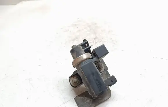 BMW X5 E53 Turbo solenoid valve 2247906