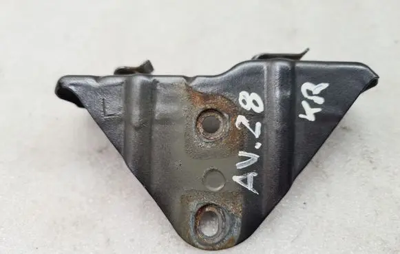 Toyota Avensis T250 Headlight/headlamp mounting bracket 5208205020