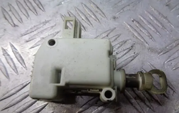 Seat Ibiza III (6L) Shock absorber/damper mounting bracket 3B0862159