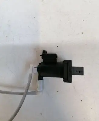Mercedes-Benz C W203 Turbo solenoid valve A2038000178