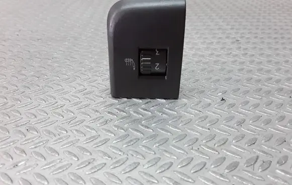 Volkswagen Phaeton Seat heating switch 3D0963564A