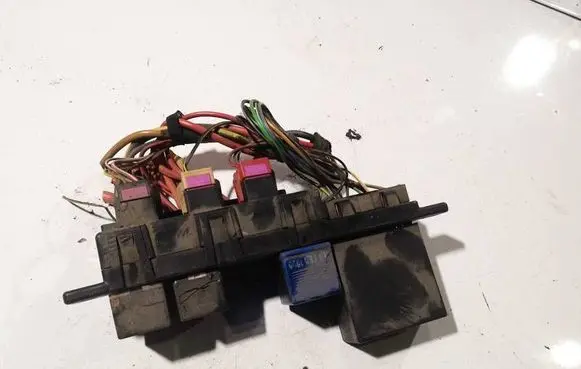 Volkswagen PASSAT B5 Fuse box set 