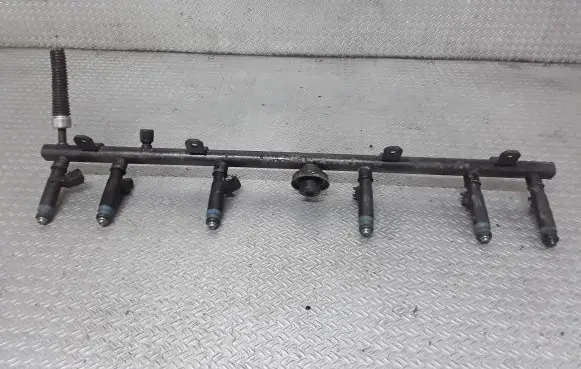 Jeep Grand Cherokee (WJ) Fuel main line pipe 04854181