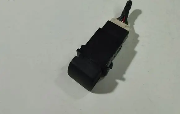Hyundai Santa Fe Hazard light switch 93790