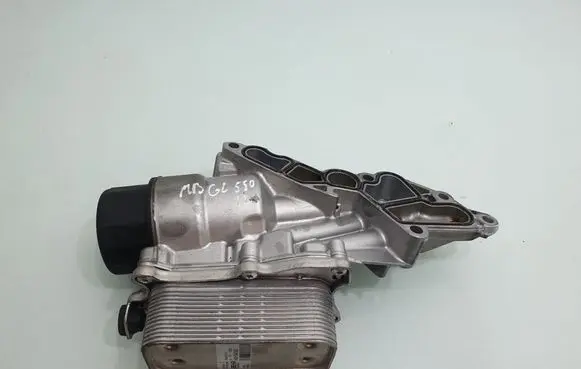 Oil filter mounting bracket