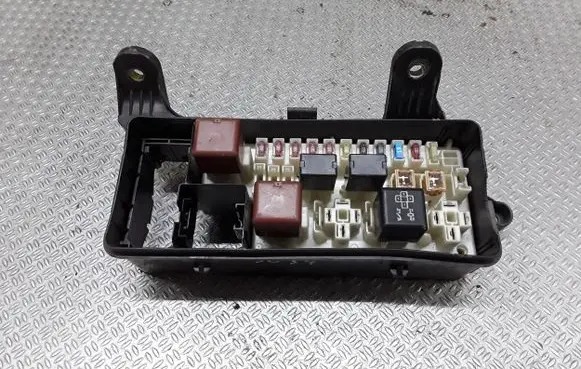 Toyota Previa (XR30, XR40) II Fuse module