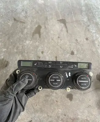 Volkswagen PASSAT B6 Climate control unit 74677532V