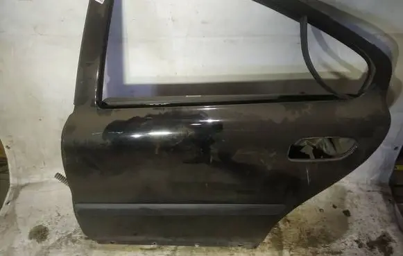 Volvo S60 Rear door juodos