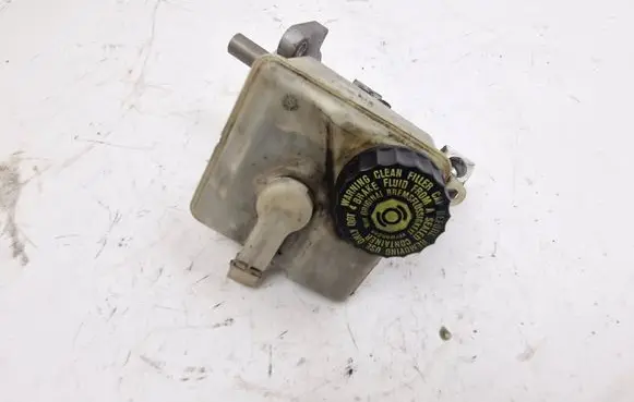 Volvo V70 Master brake cylinder 8646006