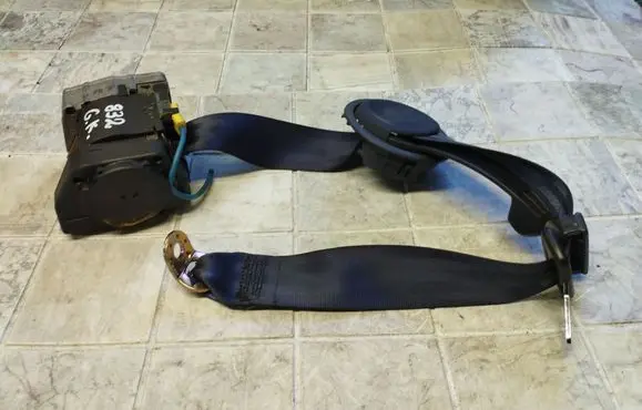 Audi A6 S6 C5 4B Rear seatbelt 040135 60386