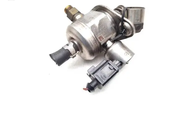 Audi A3 S3 8P Fuel injection high pressure pump 06H127025K 0261520055
