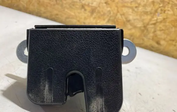 Loading door lock