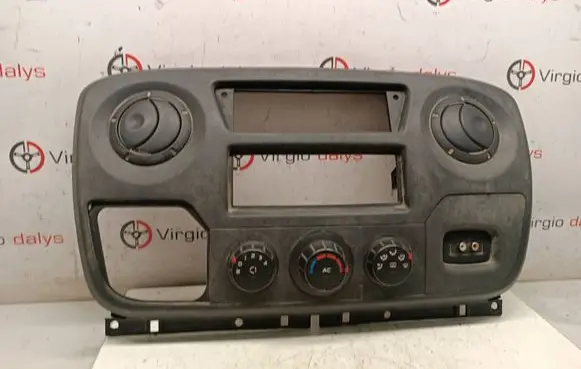 Renault Master III Dashboard center trim panel 682600025r
