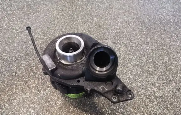 Mercedes-Benz E W211 Turbo A6460900180