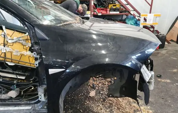 Renault Megane II Fender NV676