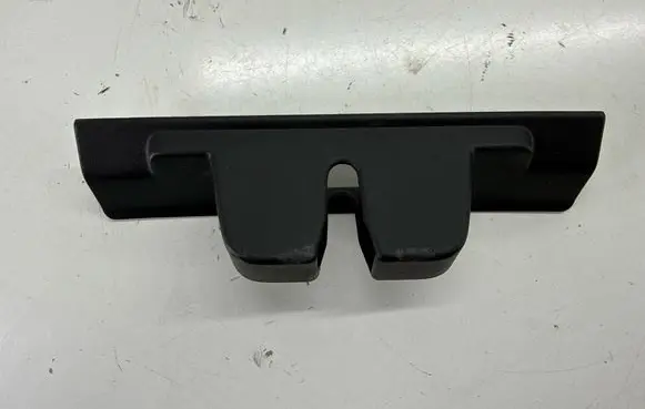 Alfa Romeo Stelvio Tailgate/boot lid lock trim 156129667