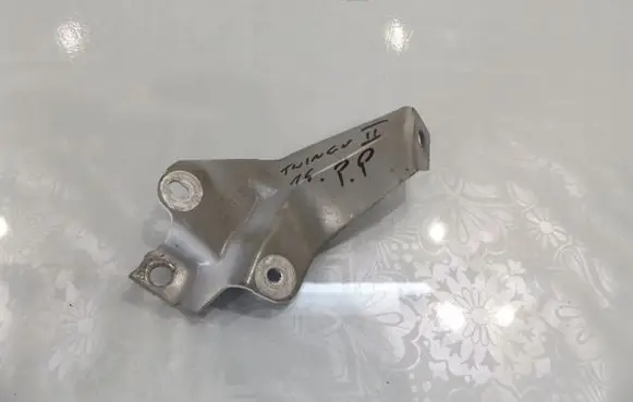 Renault Twingo II Fender mounting bracket