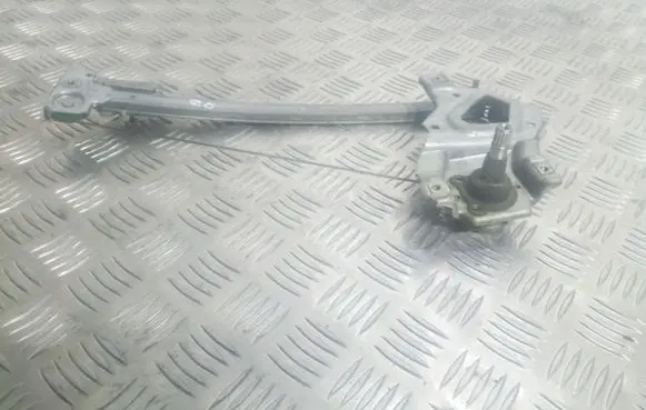 Rear door manual window regulator