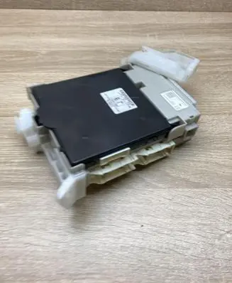 Toyota Prius+ (ZVW40) Fuse module 8922147211 8273047420A
