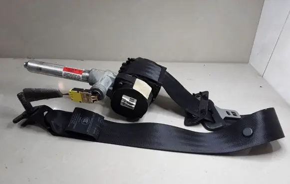 Volvo S60 Middle seatbelt (rear) 30738531