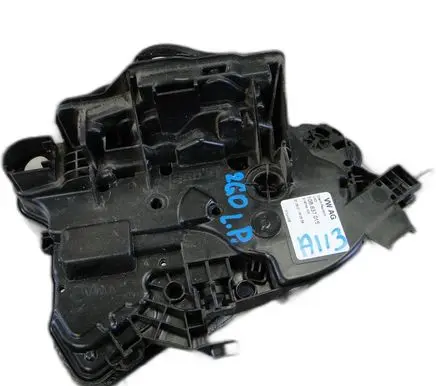 Volkswagen Polo VI Front door lock