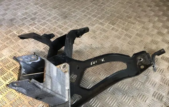 BMW 5 E60 E61 Headlight/headlamp mounting bracket 7033731 11237310 181204
