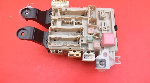 Toyota Avensis T220 Fuse box set 82730-05J70