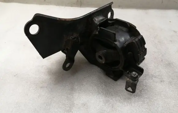 Toyota Corolla Verso AR10 Engine mount bracket 123720R010