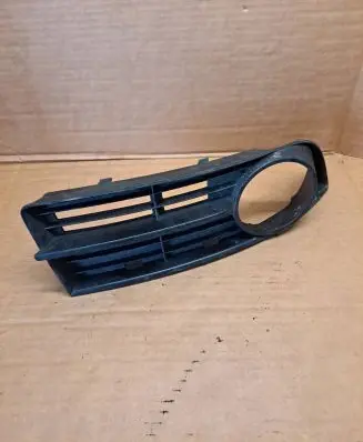 Volkswagen Touran I Front bumper lower grill 1T0853666A 13404