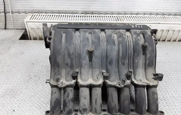 Mercedes-Benz Vaneo W414 Intake manifold 6680900301