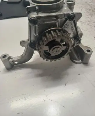 Ford Fiesta Oil pump CM5G6600DC